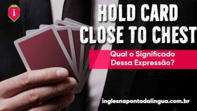 HOLD CARD CLOSE TO CHEST | significado